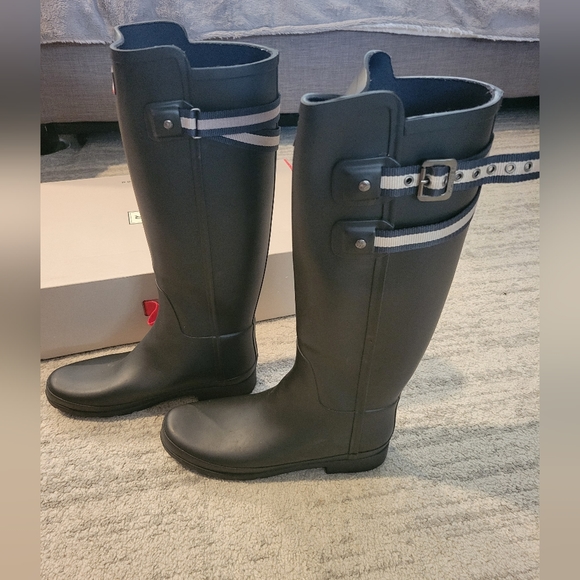 Hunter Refined Webbing Back Strap Tall Boots - Picture 3 of 7
